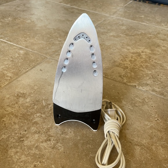 Proctor Silex Iron - Picture 2 of 3